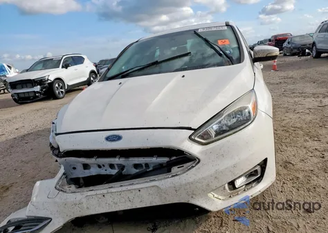 2018 Ford Focus Titanium z USA, uszkodzony, nr VIN 1FADP3J25JL314733